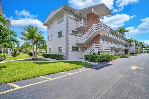 Copropriété à vendre à Hallandale Beach, Floride: 1 chambre, 66.89 m2 № 1184681 - photo 2