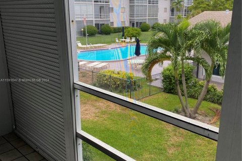 Copropriété à vendre à Hallandale Beach, Floride: 1 chambre, 66.89 m2 № 1184681 - photo 16