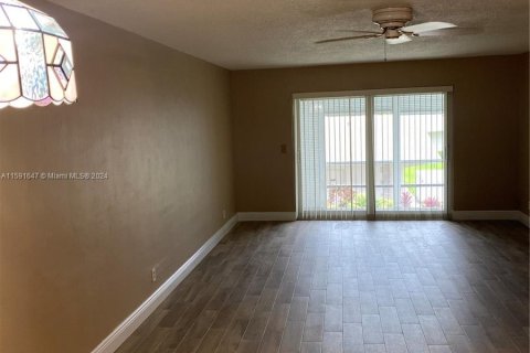 Condominio en venta en Hallandale Beach, Florida, 1 dormitorio, 66.89 m2 № 1184681 - foto 21