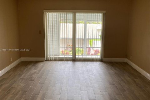 Condo in Hallandale Beach, Florida, 1 bedroom  № 1184681 - photo 5