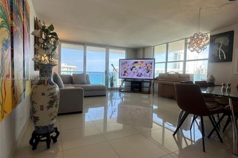 Copropriété à vendre à Hollywood, Floride: 2 chambres, 123.84 m2 № 1270326 - photo 4