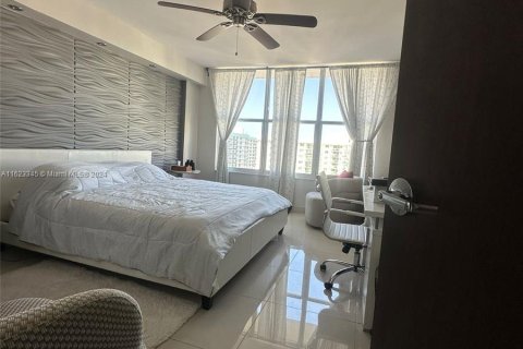 Copropriété à vendre à Hollywood, Floride: 2 chambres, 123.84 m2 № 1270326 - photo 11