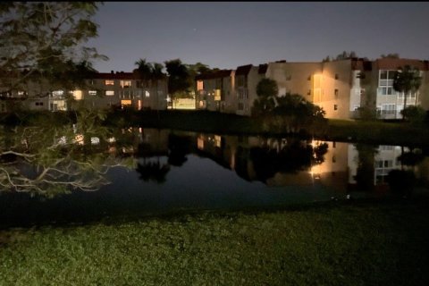 Condominio en venta en Sunrise, Florida, 1 dormitorio, 59.46 m2 № 890328 - foto 1