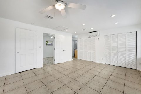 Propiedad comercial en venta en Fort Pierce, Florida, 195.28 m2 № 976920 - foto 6