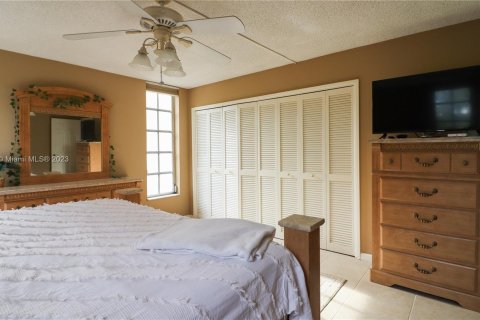 Condo in Pompano Beach, Florida, 3 bedrooms  № 908266 - photo 24