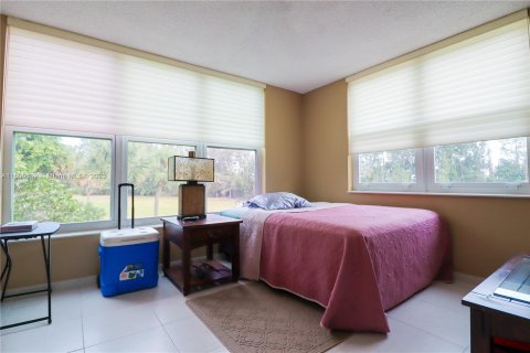 Condo in Pompano Beach, Florida, 3 bedrooms  № 908266 - photo 15