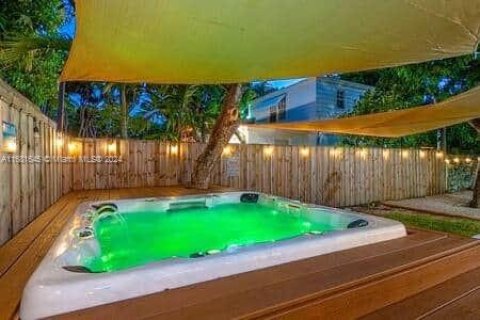 Casa en venta en Miami, Florida, 5 dormitorios, 202.99 m2 № 1413759 - foto 24