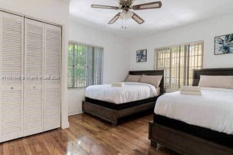 Casa en venta en Miami, Florida, 5 dormitorios, 202.99 m2 № 1413759 - foto 13