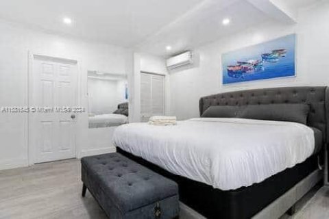 Casa en venta en Miami, Florida, 5 dormitorios, 202.99 m2 № 1413759 - foto 10