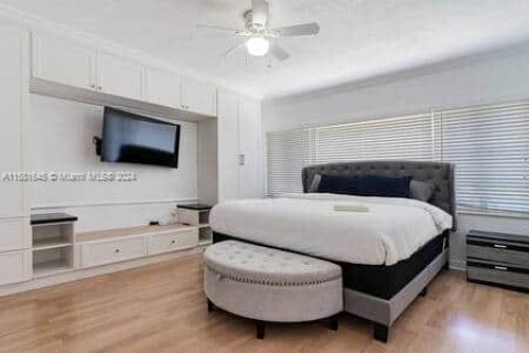 Casa en venta en Miami, Florida, 5 dormitorios, 202.99 m2 № 1413759 - foto 11