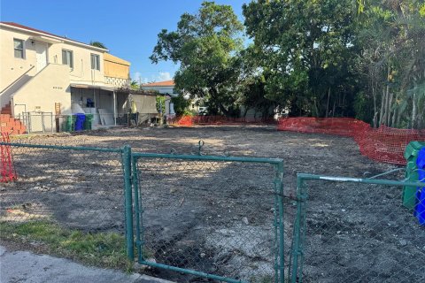 Terreno en venta en Miami, Florida № 1428452 - foto 2