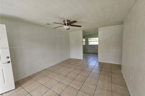 Villa ou maison à vendre à St. Lucie, Floride: 3 chambres, 135.27 m2 № 1383142 - photo 4