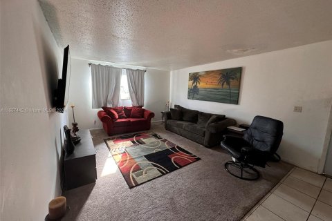 Condo in North Lauderdale, Florida, 3 bedrooms  № 1383056 - photo 3