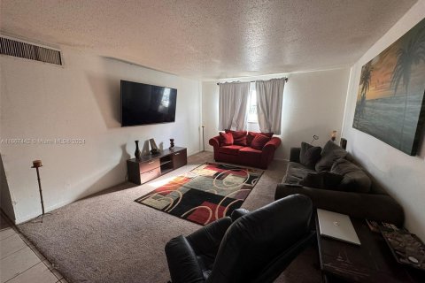 Condo in North Lauderdale, Florida, 3 bedrooms  № 1383056 - photo 2