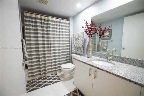 Condo in Pembroke Pines, Florida, 2 bedrooms  № 1236515 - photo 25