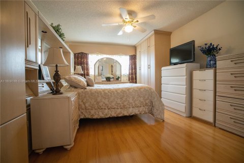 Condo in Pembroke Pines, Florida, 2 bedrooms  № 1236515 - photo 14