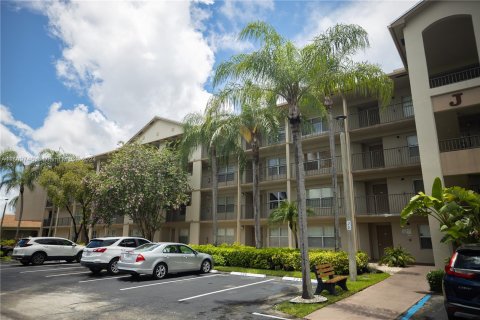 Condo in Pembroke Pines, Florida, 2 bedrooms  № 1236515 - photo 1