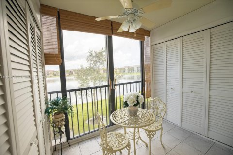 Condo in Pembroke Pines, Florida, 2 bedrooms  № 1236515 - photo 11