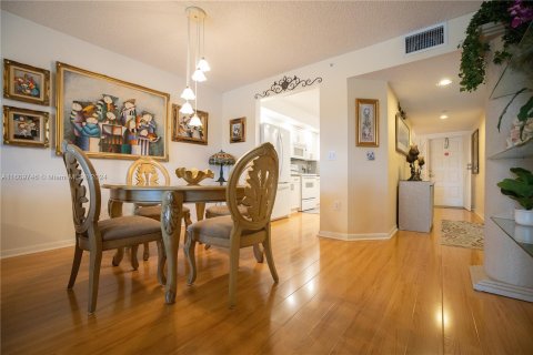 Condo in Pembroke Pines, Florida, 2 bedrooms  № 1236515 - photo 6