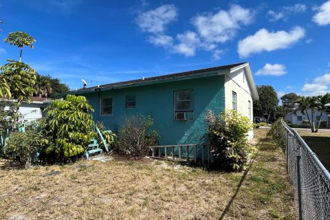 House in Hobe Sound, Florida 3 bedrooms, 86.96 sq.m. № 1142552 - photo 1