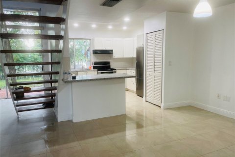 Townhouse in Miami, Florida 3 bedrooms, 141.21 sq.m. № 837024 - photo 4