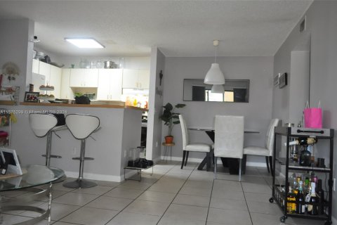 Condo in Miami, Florida, 2 bedrooms  № 1140864 - photo 7