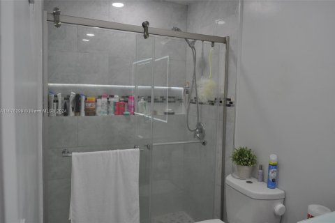 Condo in Miami, Florida, 2 bedrooms  № 1140864 - photo 9