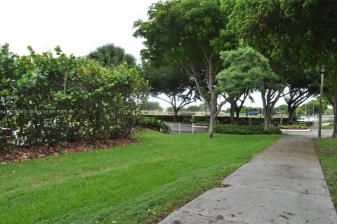 Condo in Miami, Florida, 2 bedrooms  № 1140864 - photo 15