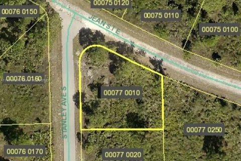 Commercial property in Lehigh Acres, Florida № 877997 - photo 1