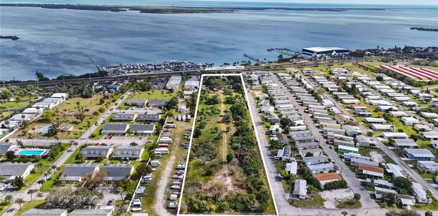 Terreno en Micco, Florida № 1400413