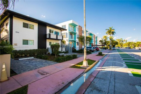 Купить коммерческую недвижимость в Майами-Бич, Флорида № 576805 - фото 2