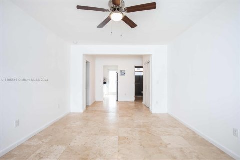 Commercial property in Miami Beach, Florida № 576805 - photo 4