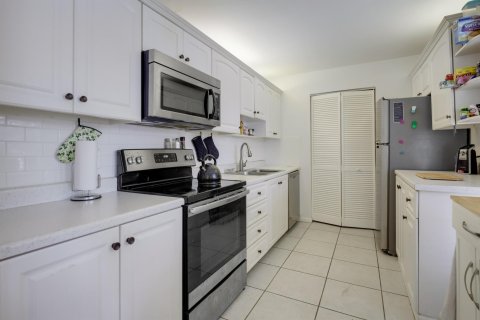 Condominio en venta en Lake Worth, Florida, 1 dormitorio, 79.9 m2 № 1104328 - foto 17