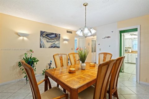 Copropriété à vendre à Lauderhill, Floride: 2 chambres, 102.19 m2 № 1230662 - photo 4