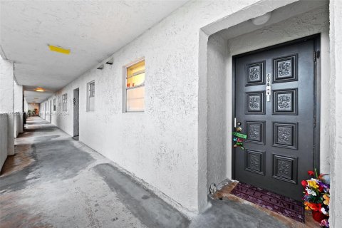 Copropriété à vendre à Lauderhill, Floride: 2 chambres, 102.19 m2 № 1230662 - photo 1