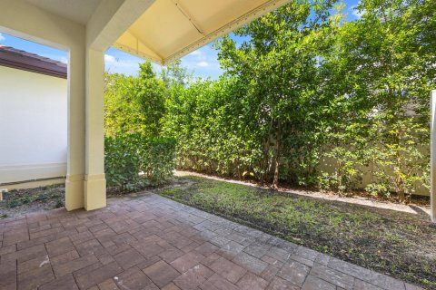 Townhouse in Palm Beach Gardens, Florida 3 bedrooms, 199.18 sq.m. № 1100301 - photo 7