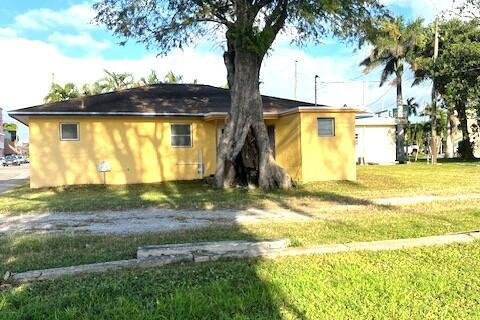 House in Pahokee, Florida 3 bedrooms, 134.71 sq.m. № 1100341 - photo 6