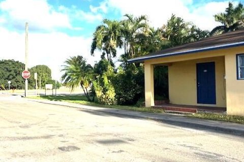House in Pahokee, Florida 3 bedrooms, 134.71 sq.m. № 1100341 - photo 4