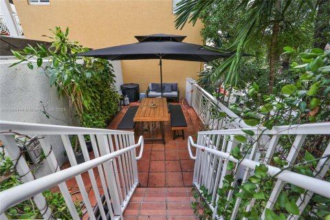 Condo in Miami Beach, Florida, 3 bedrooms  № 1430126 - photo 2