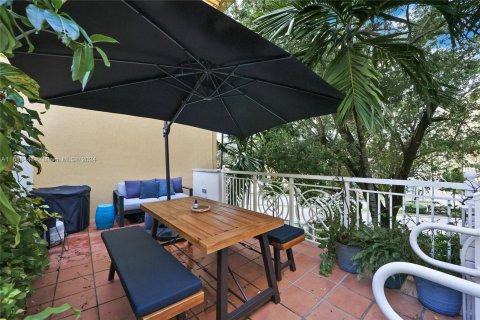 Condo in Miami Beach, Florida, 3 bedrooms  № 1430126 - photo 1