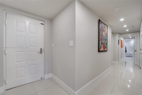 Condo in Miami Beach, Florida, 3 bedrooms  № 1430126 - photo 11