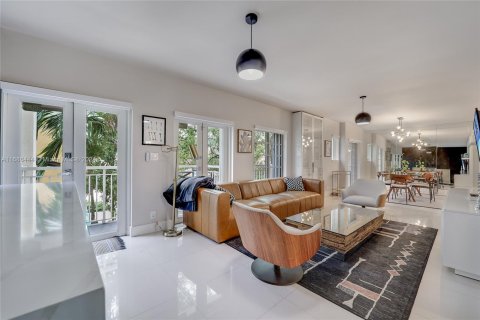 Condo in Miami Beach, Florida, 3 bedrooms  № 1430126 - photo 8