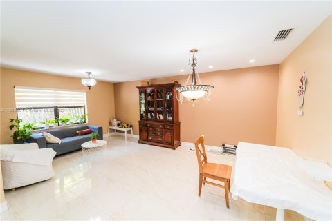 Adosado en venta en Miami, Florida, 3 dormitorios, 175.59 m2 № 1429788 - foto 5