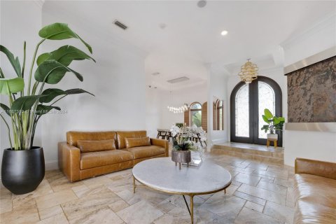 House in Miami, Florida 5 bedrooms, 375.51 sq.m. № 1428279 - photo 11