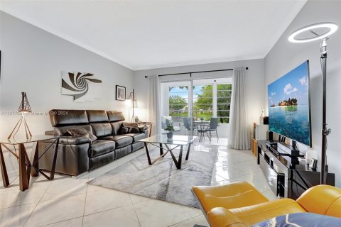 Condo in Lauderdale Lakes, Florida, 2 bedrooms  № 1404204 - photo 9