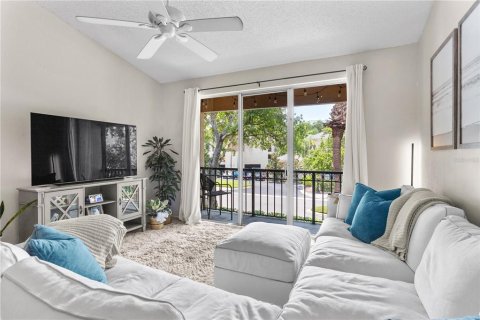 Condo in Tampa, Florida, 1 bedroom  № 1336841 - photo 11