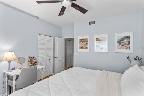 Condo in Tampa, Florida, 1 bedroom  № 1336841 - photo 22