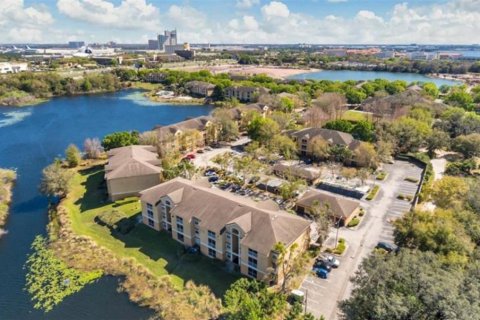 Copropriété à vendre à Orlando, Floride: 4 chambres, 122.91 m2 № 1336874 - photo 2