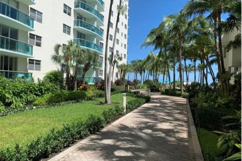 Copropriété à vendre à Hollywood, Floride: 2 chambres, 114.83 m2 № 1175996 - photo 23