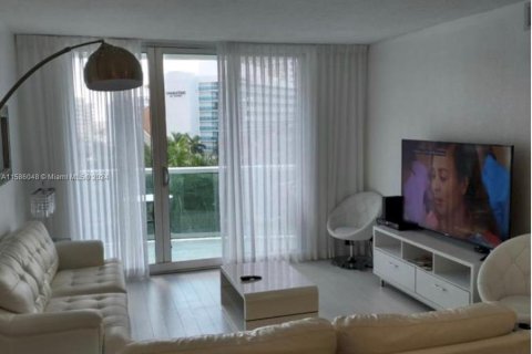 Condo in Hollywood, Florida, 2 bedrooms  № 1175996 - photo 14